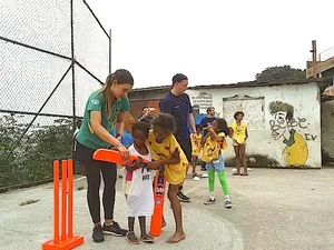 Sports 4 Social Integragion_Community Sao Joao_Cricket Classes