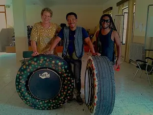 Spectacle Co-creation. Peu Meurray, Jansen Santana, Leonardo Martins Dias_Percussion with Recycled Tires