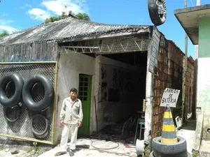 Wanderley M., mechanic and entrepreneurship courses participant. The change: Now he has a garage, his wife sell clothes and they do handicraft recycling CDs doing courtains.